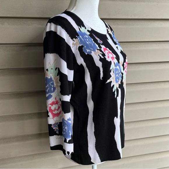 •Designers Original• Floral Zebra Design Pullover Top - Size Large - Picture 4 of 7